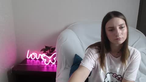 Snapshot of emmaloran chatting on June 20, 9:23 am EmmaLoran online show from June 20, 9:23 am