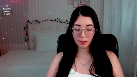 Snapshot of emmalove_doll chatting on March 22, 12:25 am Emmas Room online show from March 22, 12:25 am
