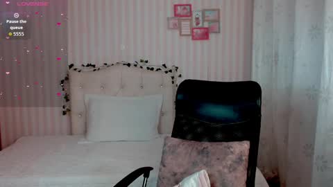 Snapshot of emmalove_doll chatting on March 23, 12:03 am Emmas Room online show from March 23, 12:03 am