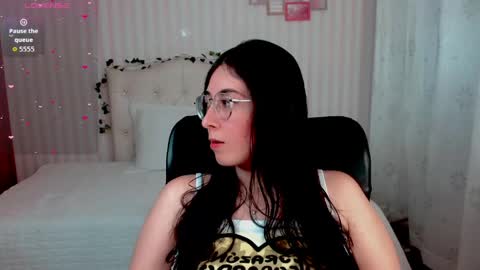 Snapshot of emmalove_doll chatting on March 25, 1:11 am Emmas Room online show from March 25, 1:11 am