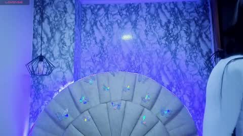 Snapshot of emmamiller__ chatting on May 22, 10:54 am online show from May 22, 10:54 am