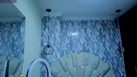 Snapshot of emmamiller__ chatting on May 25, 10:43 am online show from May 25, 10:43 am