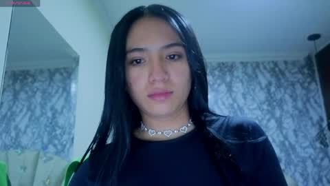 Snapshot of emmamiller__ chatting on May 26, 10:22 am online show from May 26, 10:22 am