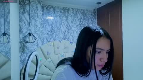 Snapshot of emmamiller__ chatting on May 29, 10:57 am online show from May 29, 10:57 am