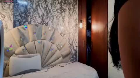 Snapshot of emmamiller__ chatting on June 2, 10:39 am online show from June 2, 10:39 am