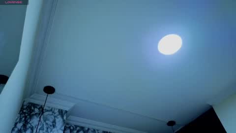 Snapshot of emmamiller__ chatting on June 6, 10:42 am online show from June 6, 10:42 am