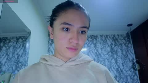 Snapshot of emmamiller__ chatting on June 9, 10:49 am online show from June 9, 10:49 am