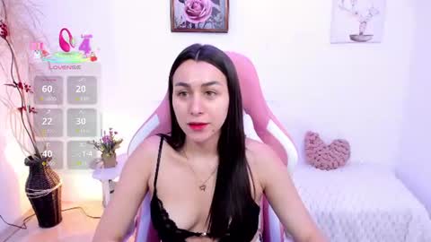 Snapshot of emmamyers_ chatting on July 2, 11:00 pm Emma online show from July 2, 11:00 pm