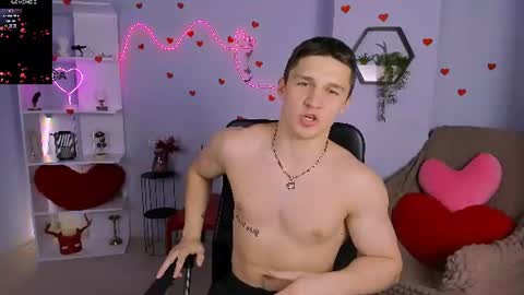 Snapshot of emmanuel_shine chatting on June 11, 1:09 pm Emmi online show from June 11, 1:09 pm