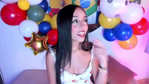 Snapshot of emmarios_qm chatting on June 18, 10:25 pm Emma online show from June 18, 10:25 pm