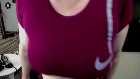 Snapshot of emmarizzoo chatting on November 8, 7:23 pm Emma online show from November 8, 7:23 pm