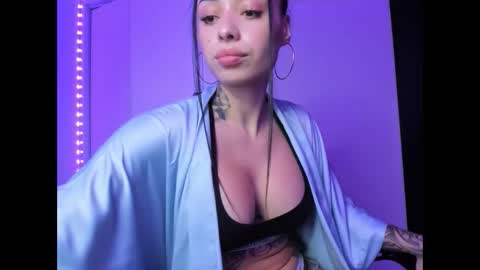 Snapshot of emmarosebvip chatting on February 7, 11:19 pm Emma Rose B. online show from February 7, 11:19 pm
