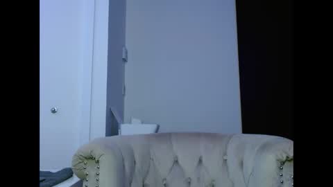 Snapshot of emmarosebvip chatting on February 26, 11:37 pm Emma Rose B. online show from February 26, 11:37 pm