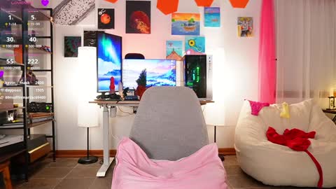 Snapshot of emmasky69 chatting on December 3, 1:19 am Emma Sky online show from December 3, 1:19 am