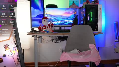 Snapshot of emmasky69 chatting on December 6, 4:14 am Emma Sky online show from December 6, 4:14 am