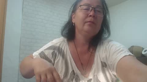 Snapshot of emmasquirt69 chatting on June 3, 7:00 am emmasquirt69 online show from June 3, 7:00 am