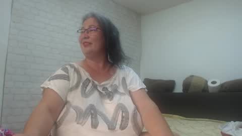 Snapshot of emmasquirt69 chatting on June 7, 8:45 pm emmasquirt69 online show from June 7, 8:45 pm