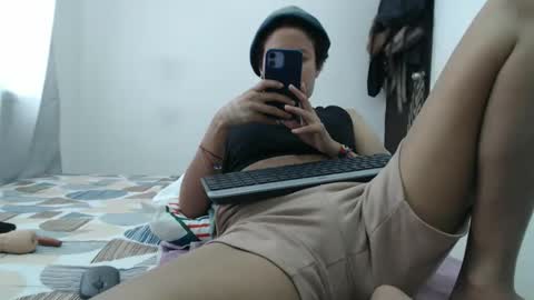 Snapshot of emmasweet95 chatting on February 23, 6:05 pm emmasweet95 online show from February 23, 6:05 pm