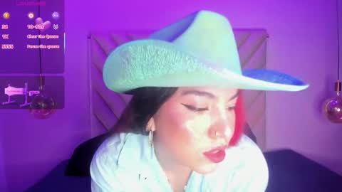 Snapshot of emmaswift1 chatting on October 31, 2:56 am Emma online show from October 31, 2:56 am