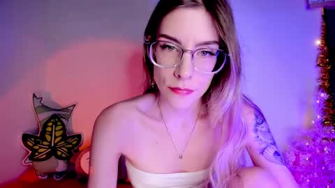 Snapshot of emmaterrestrial chatting on February 18, 1:22 pm RH-NEGATIVE GREEN-EYED BAELIEN online show from February 18, 1:22 pm