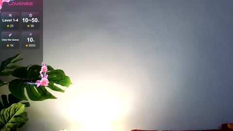 Snapshot of emmavayne chatting on May 10, 6:57 pm Emma online show from May 10, 6:57 pm