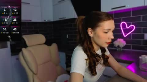 Snapshot of emmavictori chatting on June 17, 7:33 am Shaiya online show from June 17, 7:33 am