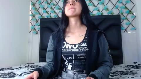 Snapshot of emmawillliams chatting on December 21, 4:14 pm Emma online show from December 21, 4:14 pm