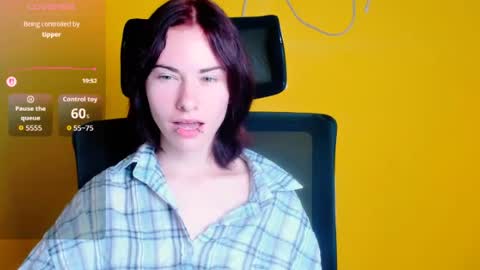 Snapshot of emmi_rossum chatting on July 18, 5:44 am Emmi online show from July 18, 5:44 am