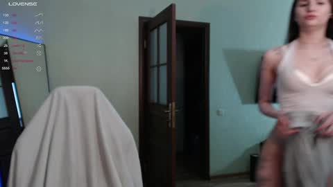 Snapshot of emmiclo chatting on May 8, 6:24 pm Emily online show from May 8, 6:24 pm