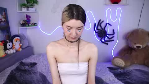 emmie_everly online show from July 1, 1:02 pm