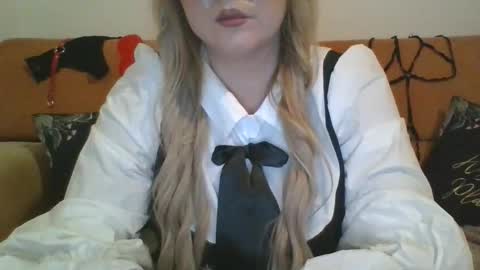 Snapshot of emmie_kelly chatting on December 16, 7:30 pm Kelly online show from December 16, 7:30 pm