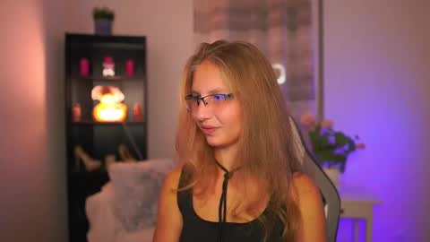Emmie online show from October 10, 6:18 pm