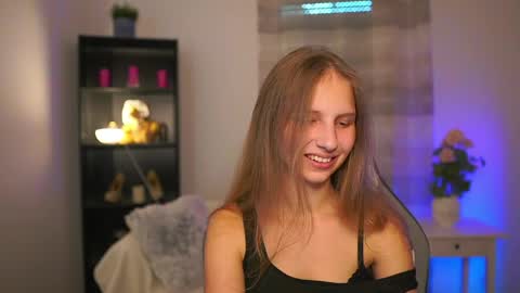 Snapshot of emmie_murray chatting on May 21, 2:13 pm Emmie online show from May 21, 2:13 pm