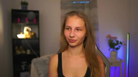 Snapshot of emmie_murray chatting on June 7, 1:37 pm Emmie online show from June 7, 1:37 pm