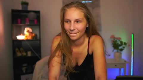 Snapshot of emmie_murray chatting on June 10, 1:32 pm Emmie online show from June 10, 1:32 pm