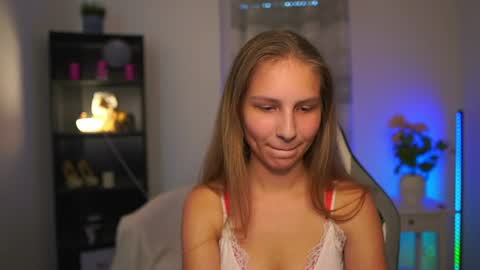 Snapshot of emmie_murray chatting on June 15, 1:02 pm Emmie online show from June 15, 1:02 pm