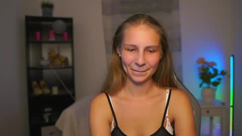 Snapshot of emmie_murray chatting on June 17, 7:04 pm Emmie online show from June 17, 7:04 pm