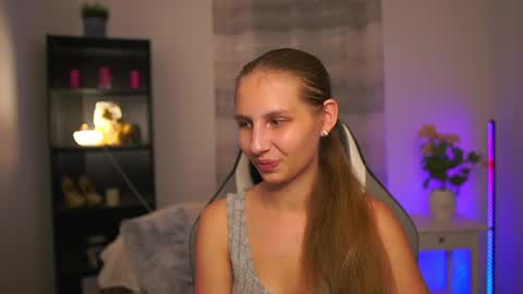 Snapshot of emmie_murray chatting on June 25, 6:56 pm Emmie online show from June 25, 6:56 pm
