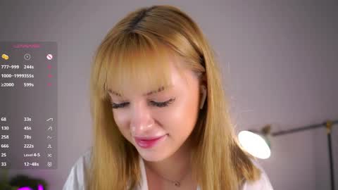 Snapshot of emmiemurray chatting on May 21, 4:25 pm Aurora online show from May 21, 4:25 pm