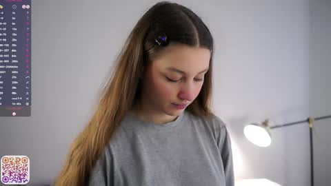 Snapshot of emmiemurray chatting on June 6, 9:25 am Aurora online show from June 6, 9:25 am