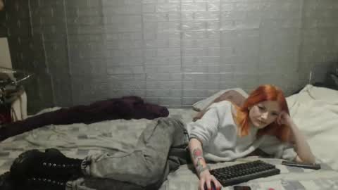 Snapshot of emmily000 chatting on December 3, 2:03 am Emmily000 online show from December 3, 2:03 am