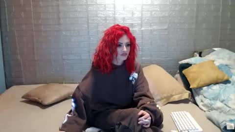 Snapshot of emmily000 chatting on January 13, 11:43 pm Emmily000 online show from January 13, 11:43 pm