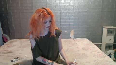Snapshot of emmily000 chatting on August 5, 8:17 am Emmily000 online show from August 5, 8:17 am