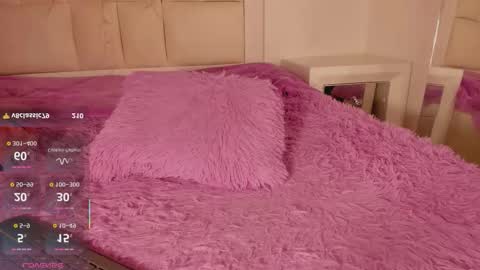 emmily_evans_ online show from October 23, 1:54 pm