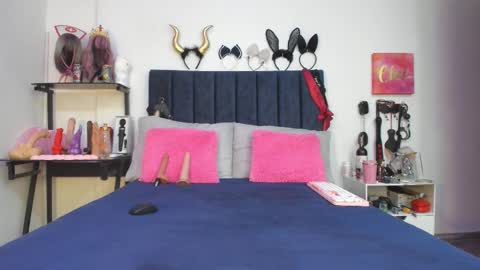          online show from December 18, 2:23 pm