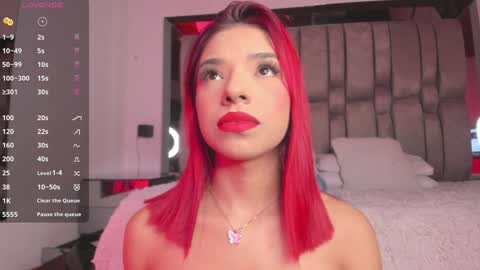 Snapshot of emmily_savage chatting on December 14, 4:23 am online show from December 14, 4:23 am