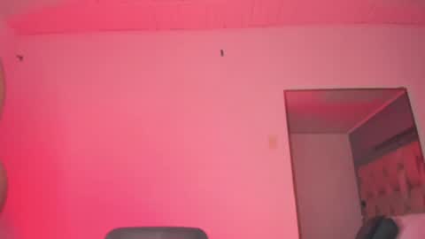Snapshot of emmily_savage chatting on February 2, 4:15 am online show from February 2, 4:15 am