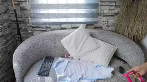 Snapshot of emmily_vg chatting on May 27, 8:28 pm emily online show from May 27, 8:28 pm
