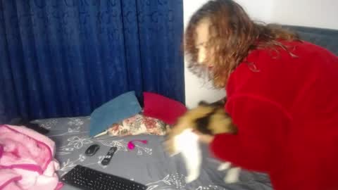 Snapshot of emmilychevalier chatting on June 7, 5:44 am Emmily online show from June 7, 5:44 am