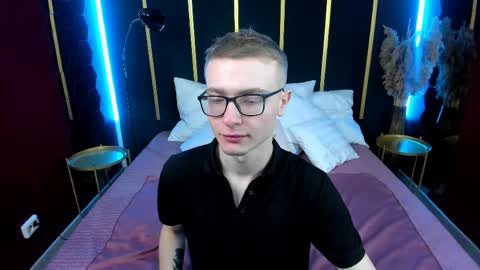 Snapshot of emmit_barker chatting on May 3, 5:35 am Emmit online show from May 3, 5:35 am